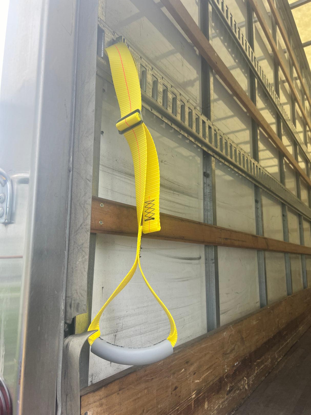 Trailer Entry Assist - Logistic Track Mount